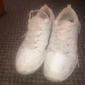 Cheerleading shoes